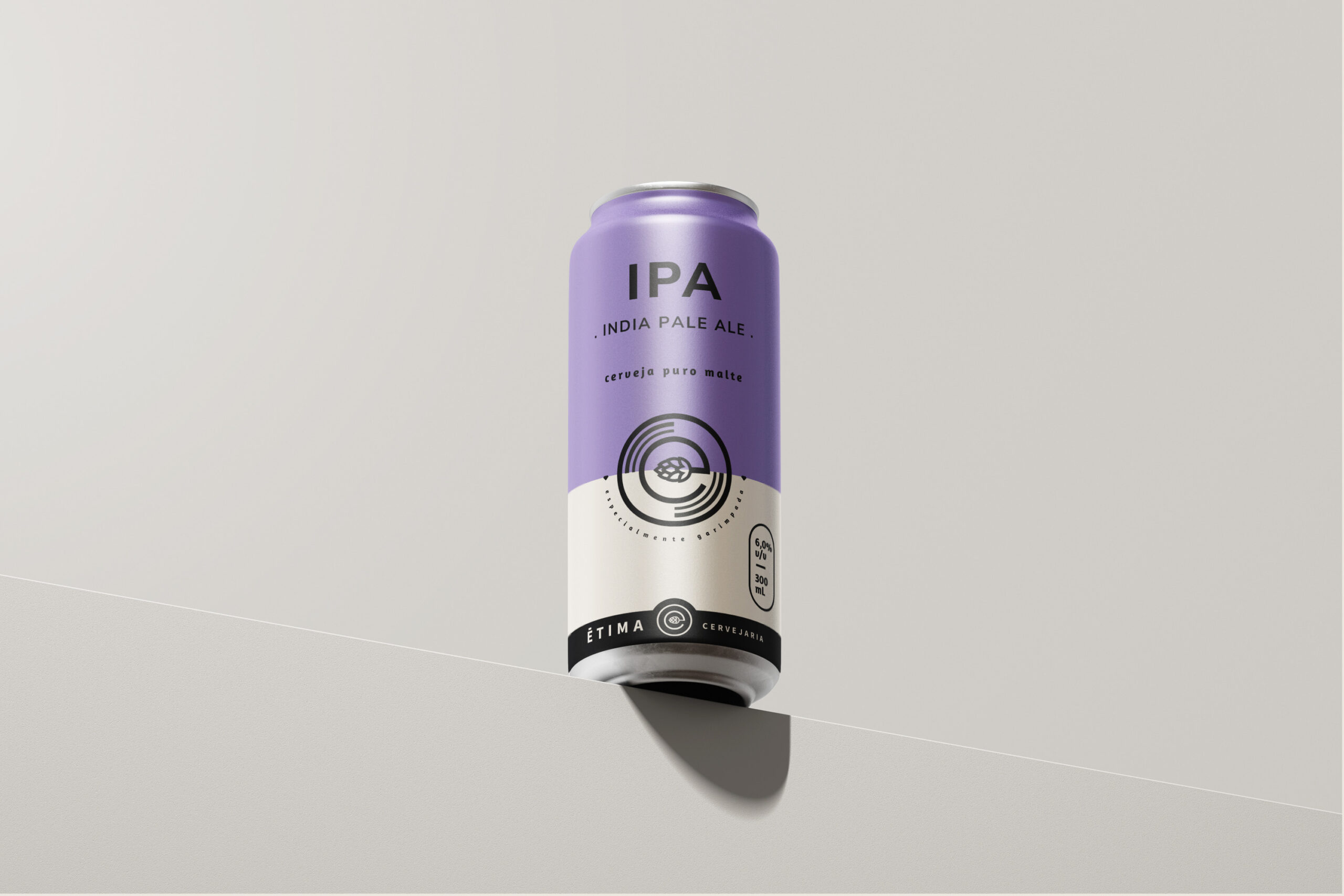 Linha de cervejas da Cervejaria Etima mostrando uma identidade visual coesa, moderna e minimalista criada para a cervejaria de Curitiba. Projeto de embalagem assinado por ENTRE Design.